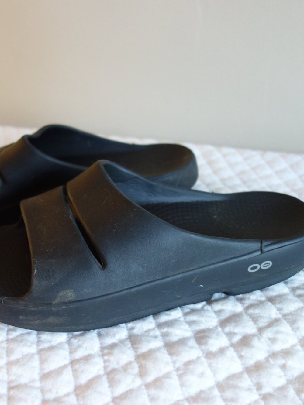 OOFOS Double Strap Slides Sandals – Black – Mens 9 / Wmns 11